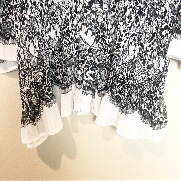 Maggie Barnes button front blouse. Size 2X - Picture 5 of 7